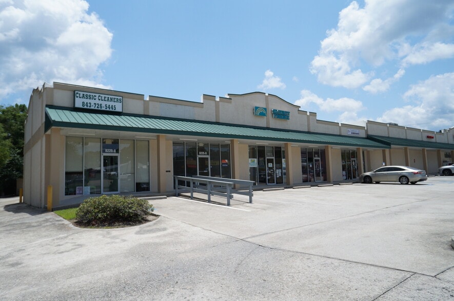 More Photos Of 8225 E Main St, Ridgeland Storefront For Lease