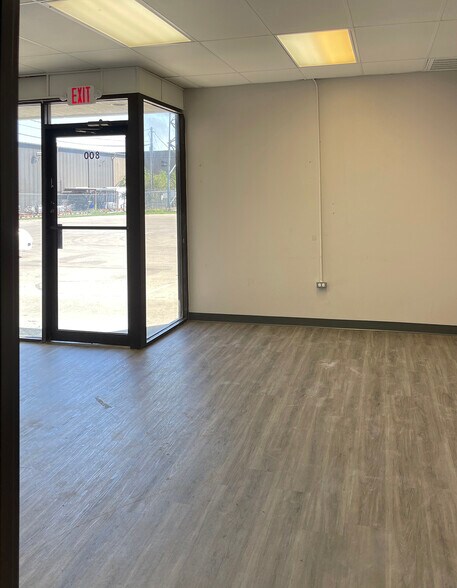 More Photos Of 901 Terminal Rd, Fort Worth Warehouse For Lease