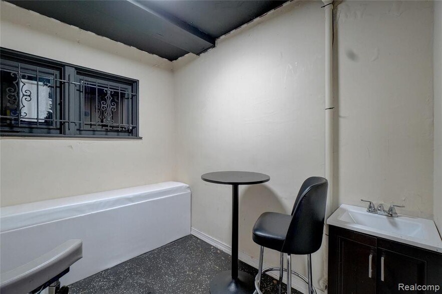 More Photos Of 14755 Fenkell St, Detroit Medical For Sale