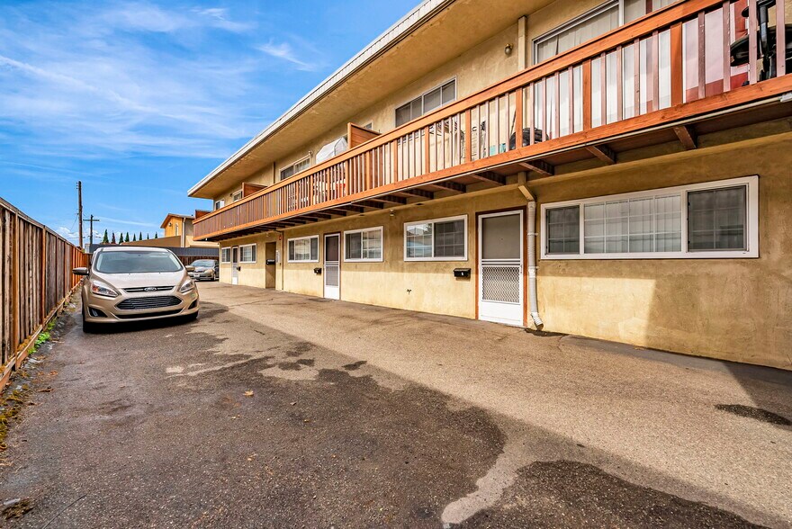 More Photos Of 15609 Ronda St, San Lorenzo Apartments For Sale