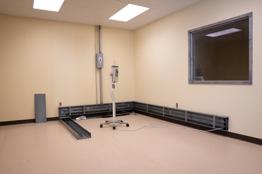 More Photos Of 1883 Highway 43 S, Canton Medical For Lease