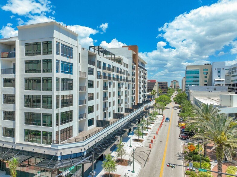 More Photos Of 1991 Main St, Sarasota Apartments For Lease