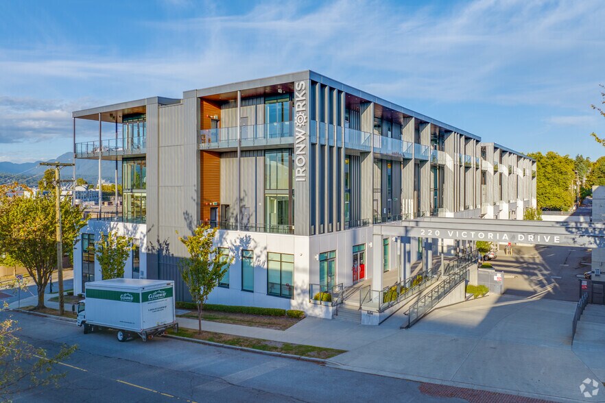 More Photos Of 1900-1990 Pandora St, Vancouver Office For Sale