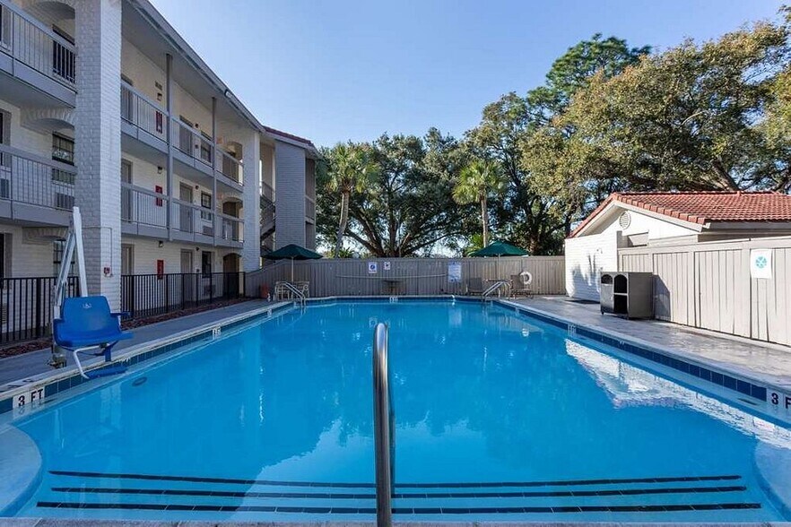 More Photos Of 7750 Davis Hwy, Pensacola Hotel For Sale