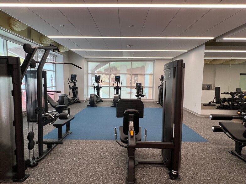 More Photos Of 919 Milam St, Houston Office For Sale