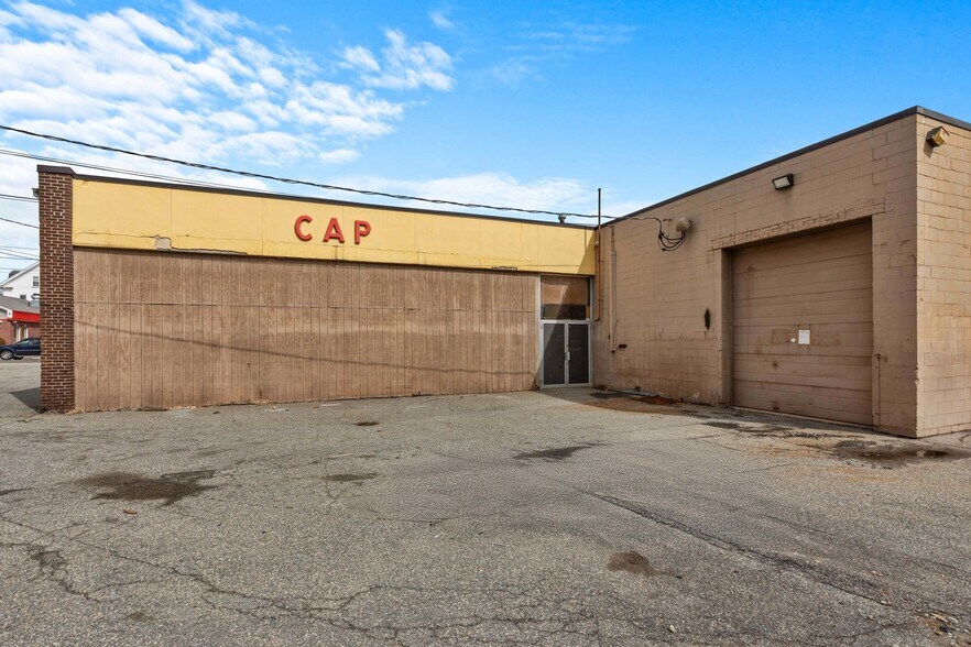More Photos Of 86 Winter St, Haverhill General Retail For Sale