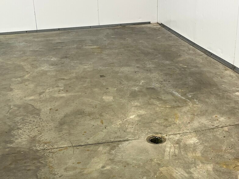 More Photos Of 2400 W Herman St, Pensacola Warehouse For Sale