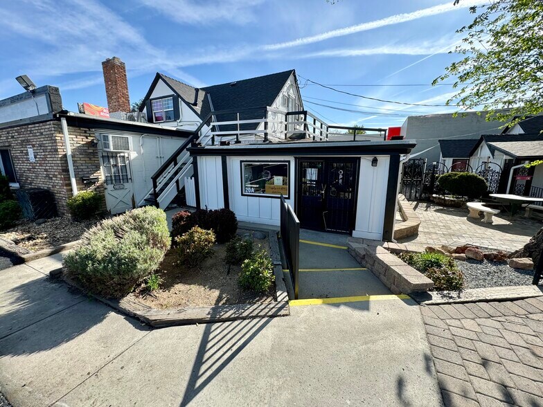 More Photos Of 22 Hillcrest Dr, Reno General Retail For Lease