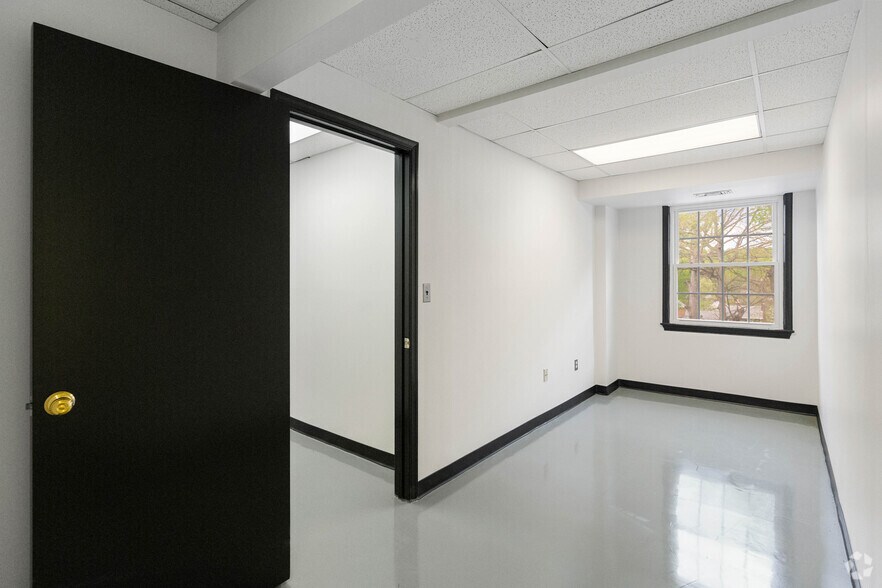 More Photos Of 4701 Randolph Rd, Rockville Medical For Lease