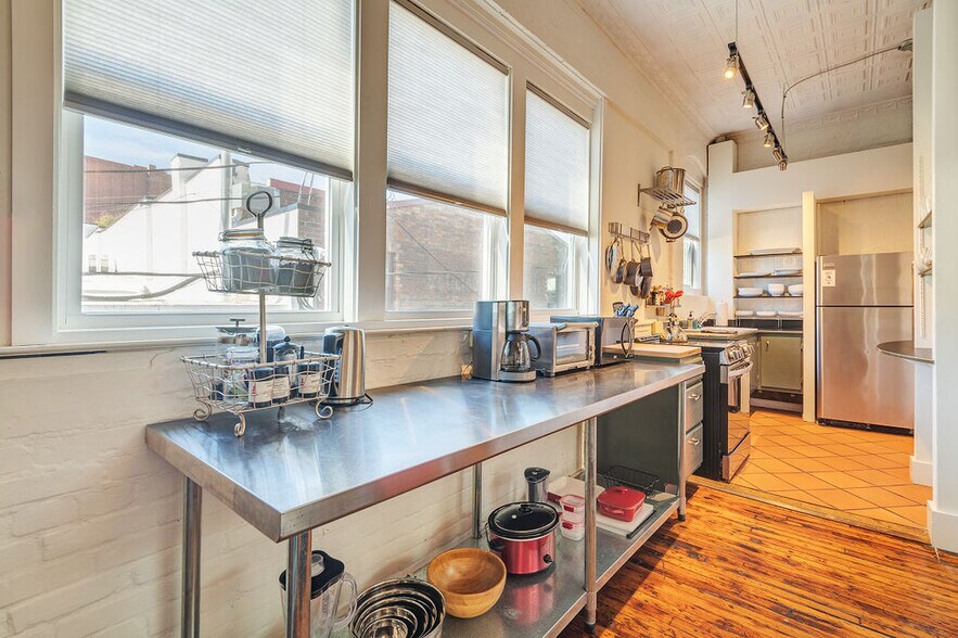 More Photos Of 33 Carolina Ln, Asheville Office For Sale