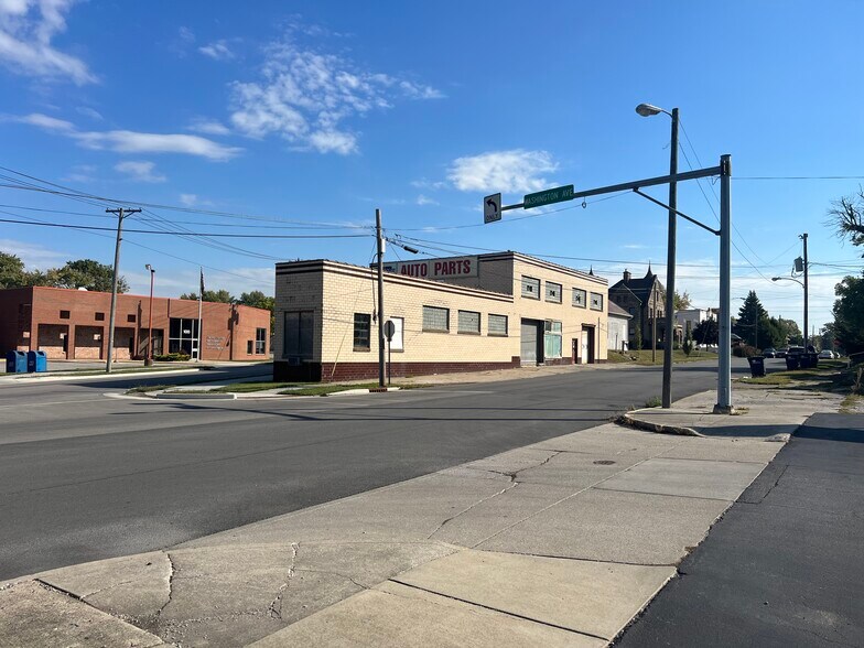 More Photos Of 408 E Washington St, Frankfort Freestanding For Lease