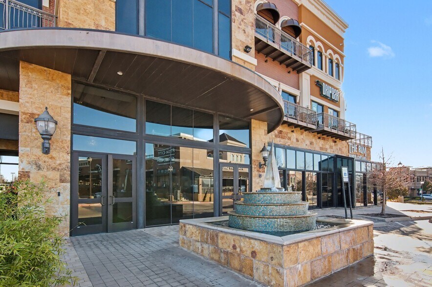 More Photos Of 295-307 E Renfro St, Burleson Office For Lease