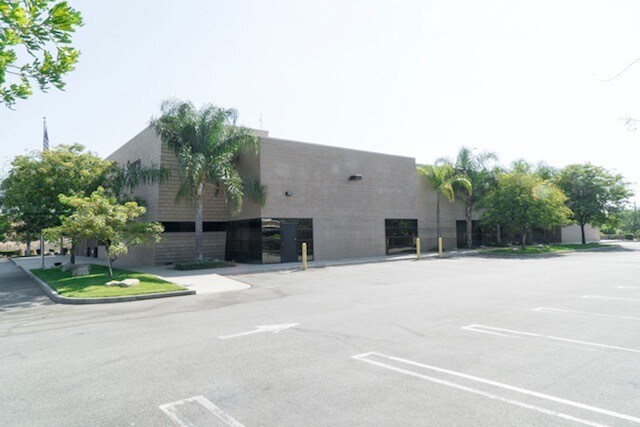 More Photos Of 11623 Glenoaks Blvd, Pacoima Office For Lease