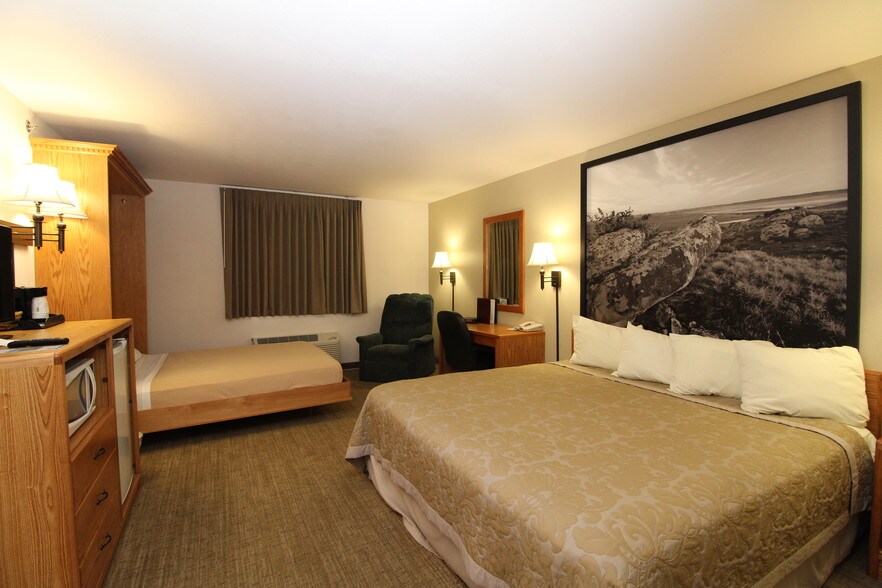 More Photos Of 201 14th St W, Hardin Hotel For Sale