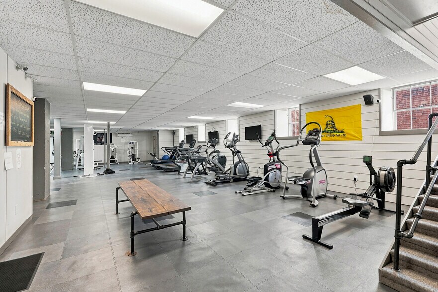 More Photos Of 204 S Broadway, Salisbury Specialty For Sale