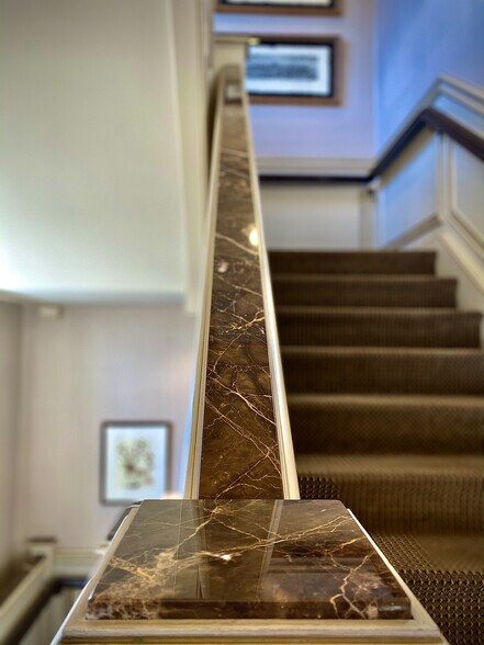 More Photos Of 63 Kercheval Ave, Grosse Pointe Farms Office For Lease