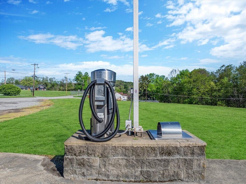 More Photos Of 212 Pine St, Jefferson Carwash For Sale