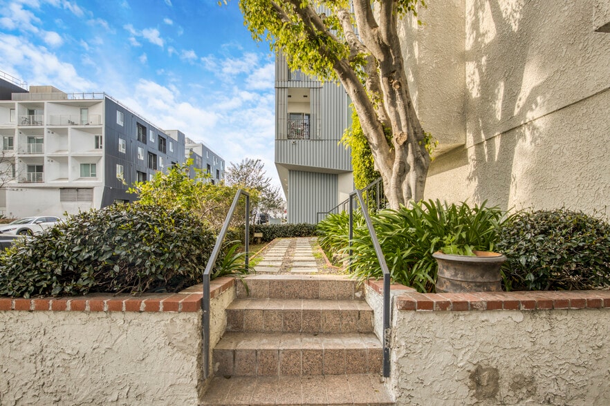 More Photos Of 1524 Granville Ave, Los Angeles Apartments For Sale