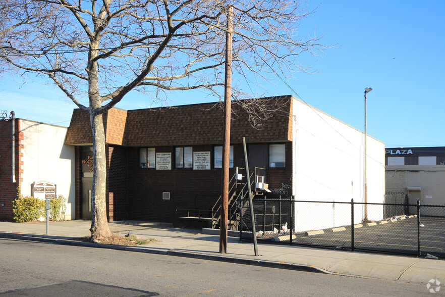 Primary Photo Of 2215 Hendrickson St, Brooklyn Medical For Sale