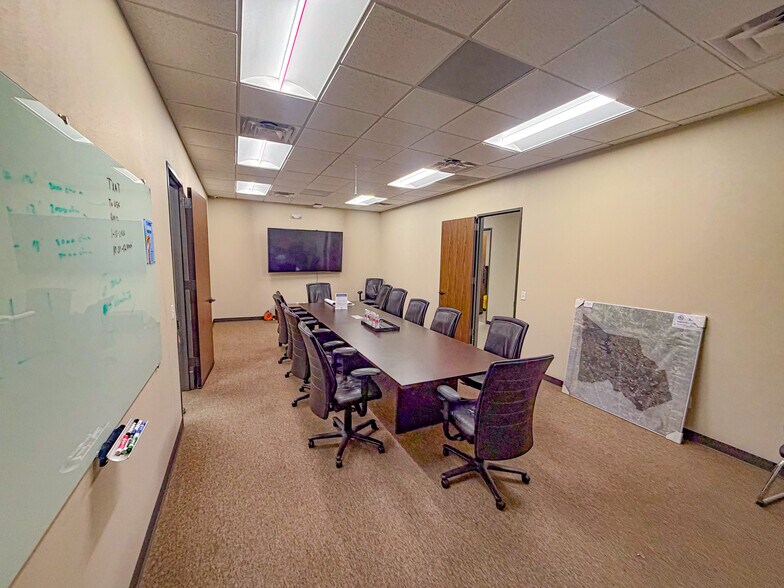 More Photos Of 2014 Airport Rd, Conroe Unknown For Lease