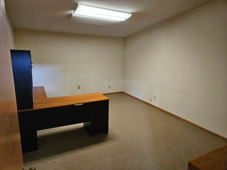 More Photos Of 30 8th St N, Cloquet Office For Sale