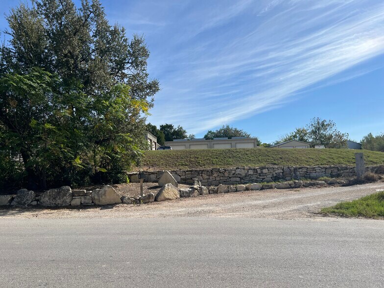 More Photos Of 3705 San Antonio St, Austin Warehouse For Lease