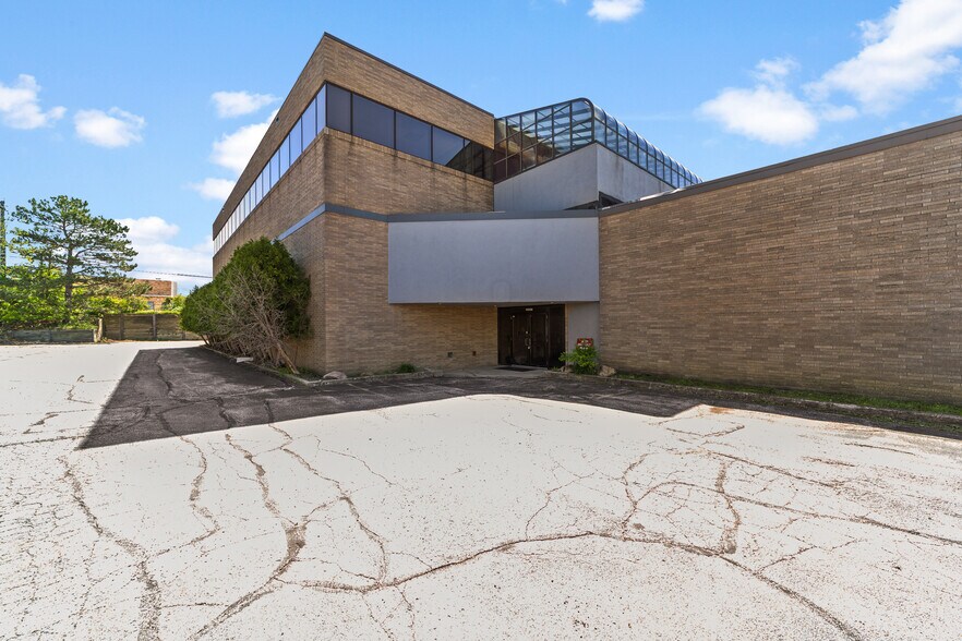 More Photos Of 23330 Commerce Park, Beachwood Office For Sale