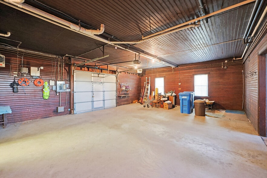 More Photos Of 1501 Lonsdale Ave, Lincoln General Retail For Sale