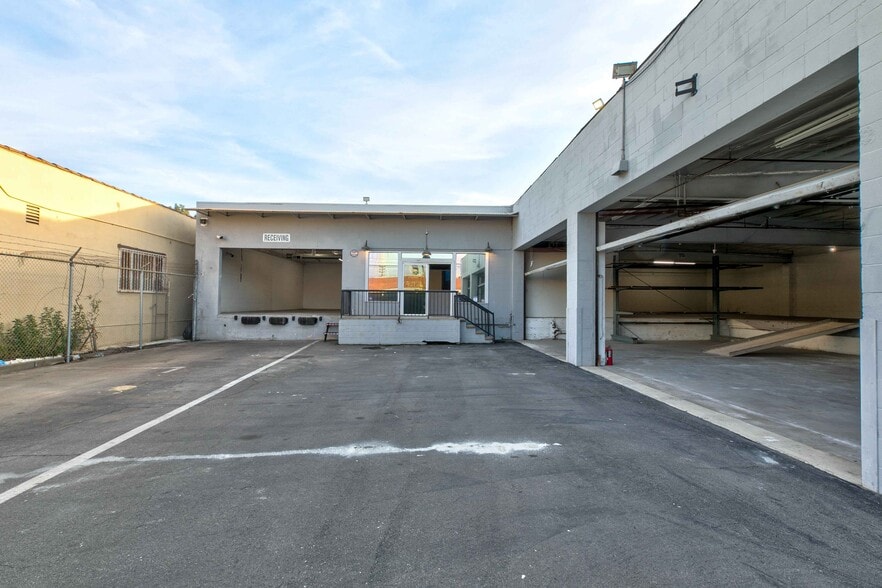 More Photos Of 11800 Vose St, North Hollywood Warehouse For Lease
