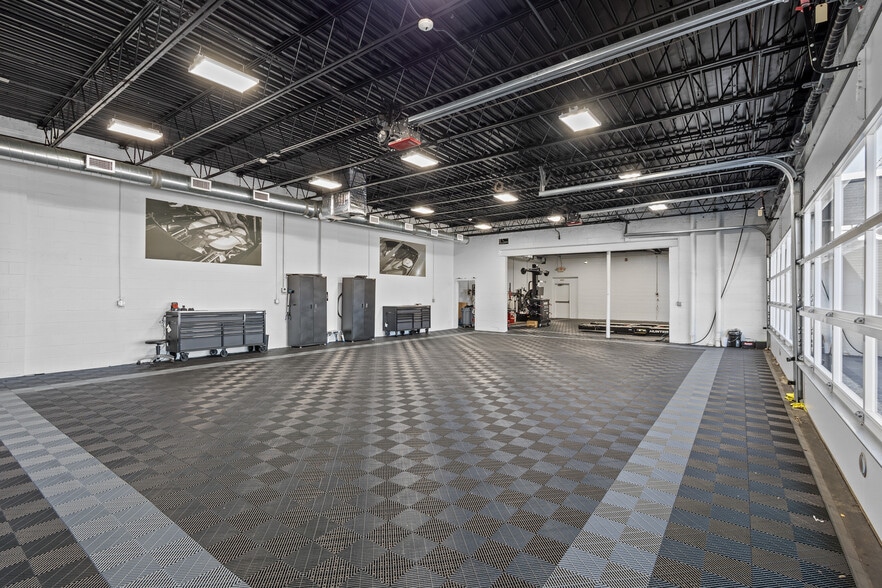 More Photos Of 1290 N Main St, Providence Industrial For Lease