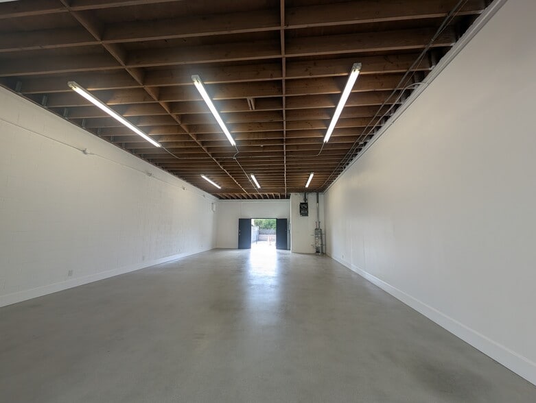 More Photos Of 1420-1422 Santa Monica Blvd, Santa Monica Freestanding For Lease