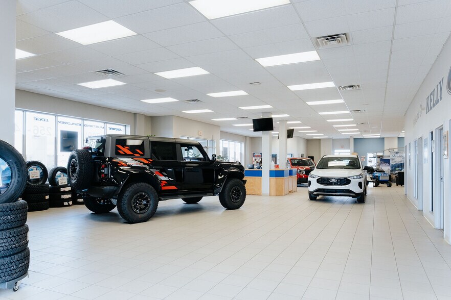 More Photos Of 105 Laurell Rd, Gander Showroom For Sale