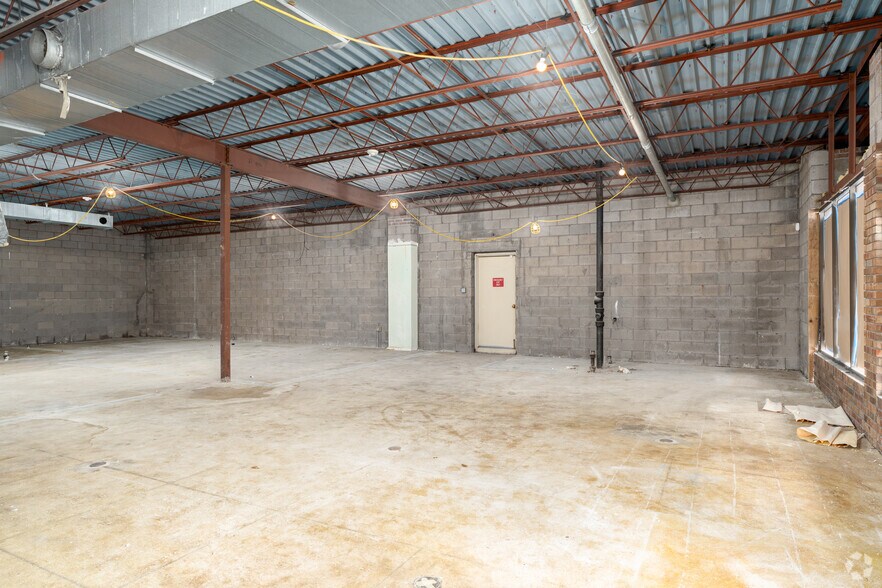 More Photos Of 111 W Lincoln St, Belleville Office For Sale
