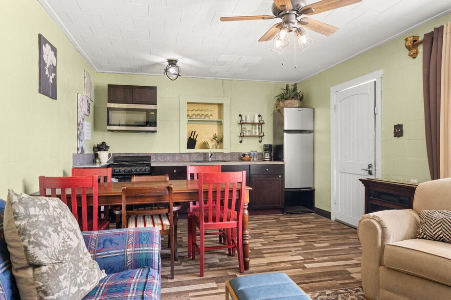 More Photos Of 702 W Wallace St, San Saba Hotel For Sale