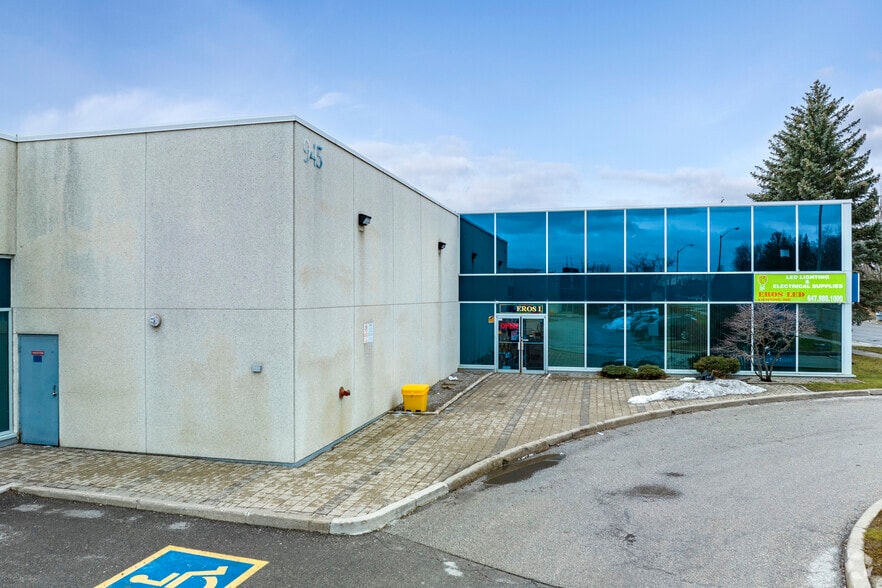 More Photos Of 945 Middlefield Rd, Toronto Warehouse For Lease