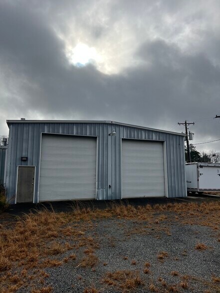 More Photos Of 1513 Anderson St, Belton Office For Sale