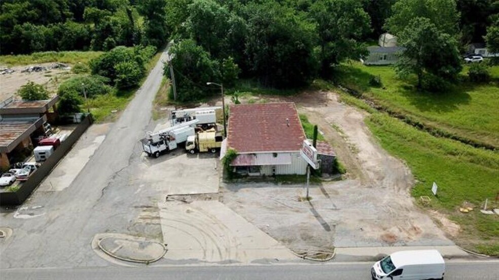 More Photos Of 909 S Garfield Ave, Kiowa Convenience Store For Sale