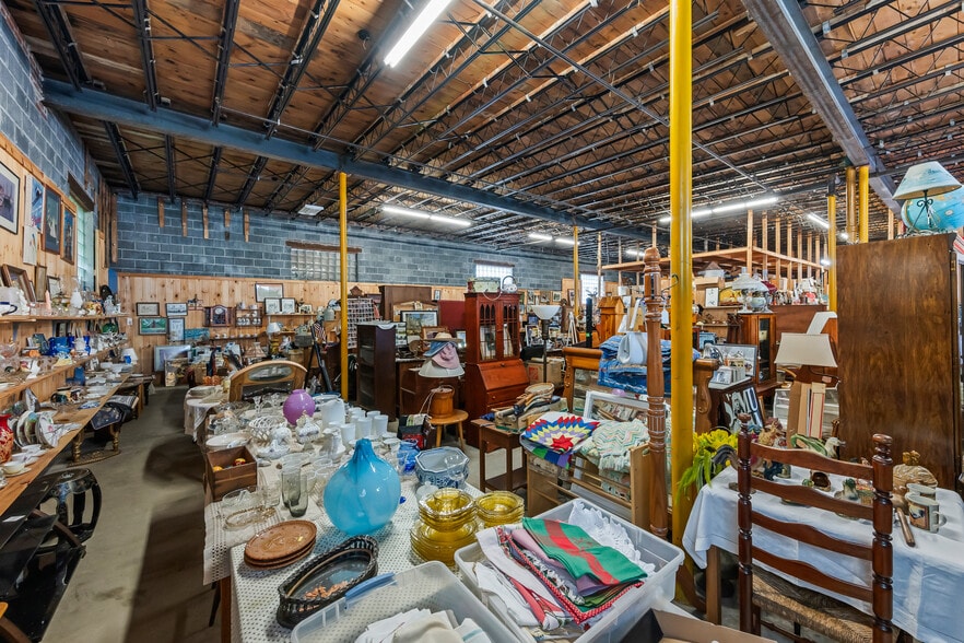 More Photos Of 46 Wight St, Berlin Warehouse For Sale