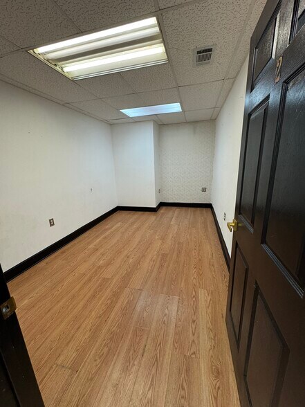More Photos Of 120 Coles Ct, Barbourville Office For Sale