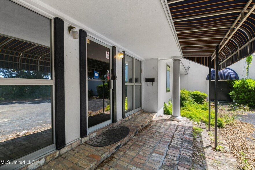More Photos Of 916 Foley St, Jackson Industrial For Sale