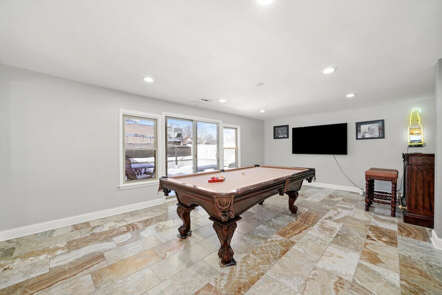 More Photos Of 2022-2026 W 95th St, Chicago Office Residential For Sale