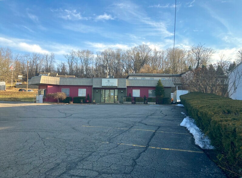 Primary Photo Of 846 Beaver Grade Rd, Coraopolis General Retail For Lease