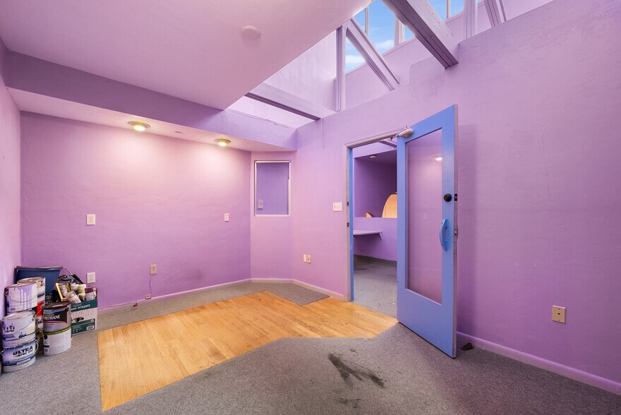 More Photos Of 2441 NW 43rd St, Gainesville Storefront For Sale