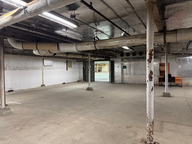 More Photos Of 195 Hudson St, Cornwall-on-Hudson Distribution For Lease