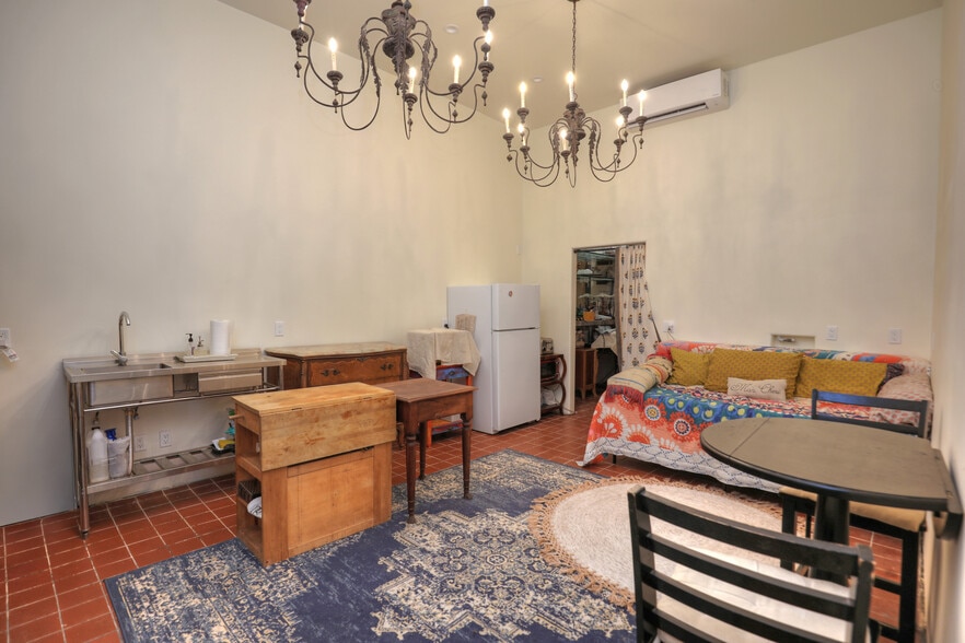 More Photos Of 532 State St, Santa Barbara Restaurant For Sale