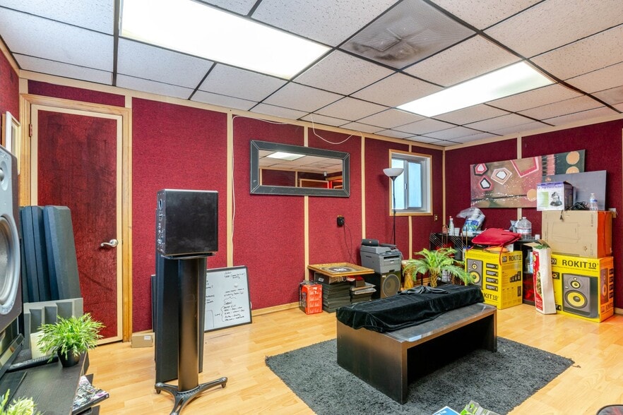 More Photos Of 1519-1521 W Glenoaks Blvd, Glendale Storefront Retail Residential For Lease