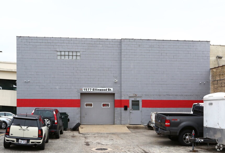 More Photos Of 1577 Ellinwood Ave, Des Plaines General Retail For Sale