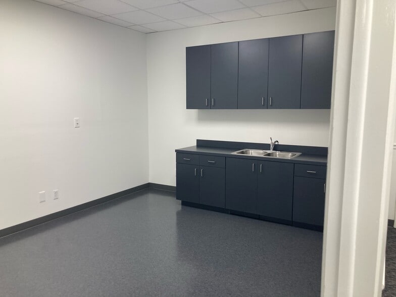 More Photos Of 4415 Commerce Dr Sw, Atlanta Warehouse For Lease