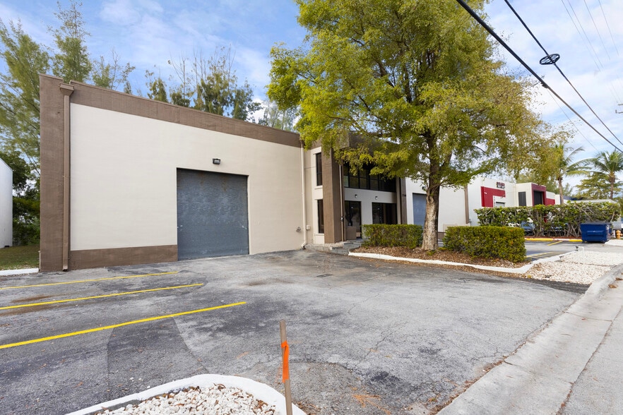 More Photos Of 1740-1742 NW 93rd Ave, Miami Warehouse For Lease