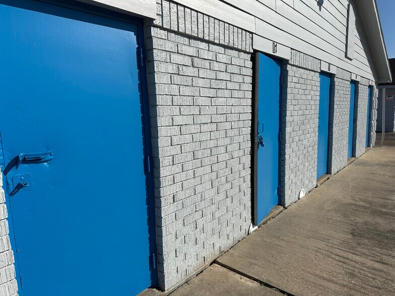 More Photos Of 6616 FM 2100 Rd, Crosby Specialty For Sale